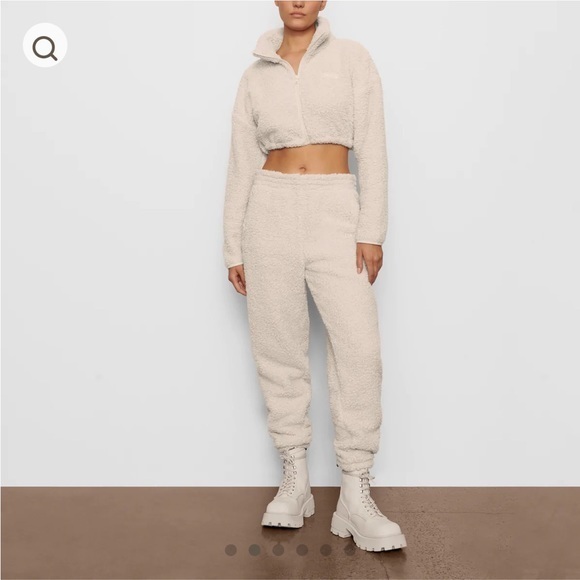 SKIMS Pants - SKIMS Teddy jogger in bone - 4xl - new with tags perfect for fall